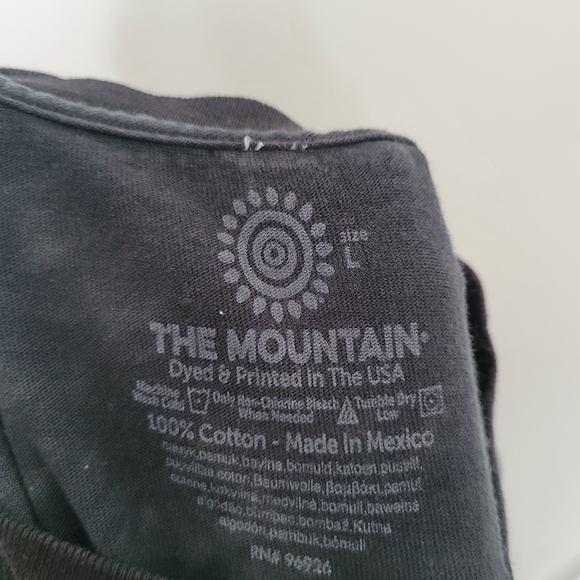 Wolf The Mountain Tshirt Unisex - Picture 3 of 3